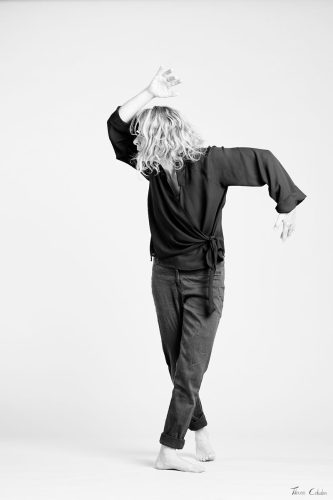Photographie de danse avec Temmah Lindo. Séance du 25 Septembre 2026 au studio de Villefort, Lozère.