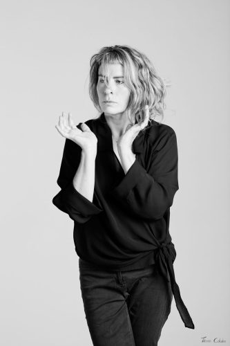 Photographie de danse avec Temmah Lindo. Séance du 25 Septembre 2026 au studio de Villefort, Lozère.