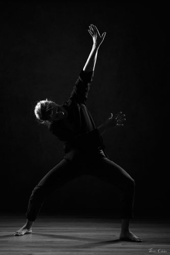Photographie de danse avec Temmah Lindo. Séance du 25 Septembre 2026 au studio de Villefort, Lozère.