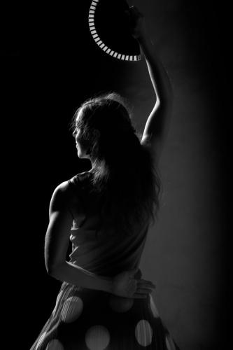 Photo de Neige Scariot, danseuse flamenco. Séance du 3 Août 2024 à la Boissière, Gard.