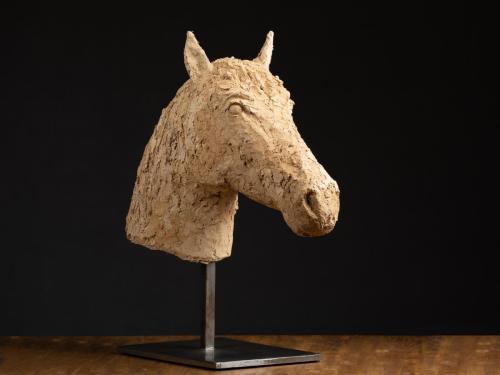 Sculpture d'un cheval réalisée par Delphine Bocquillon, à Elze dans le Gard.