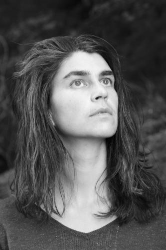 Portrait de Hanna Malhas en noir et blanc. Séance du 11 Juillet 2023.