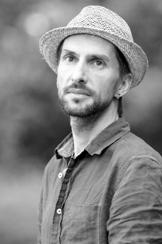 Portrait de Sylvain Florenson en noir et blanc, séance du 17 Juillet 2023