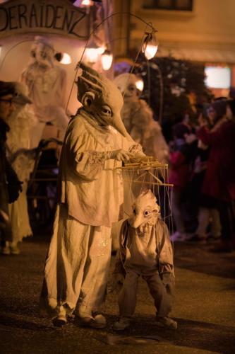 Déambulation Noël, le Père // Cie DERAÏDENZ à Avignon, 2024