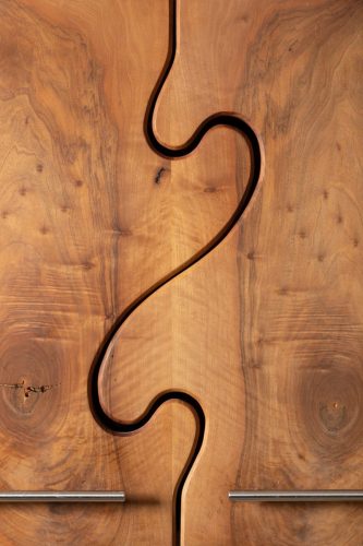 Ébéniste Thierry Dubois, art des choix du bois, photographie de studio.